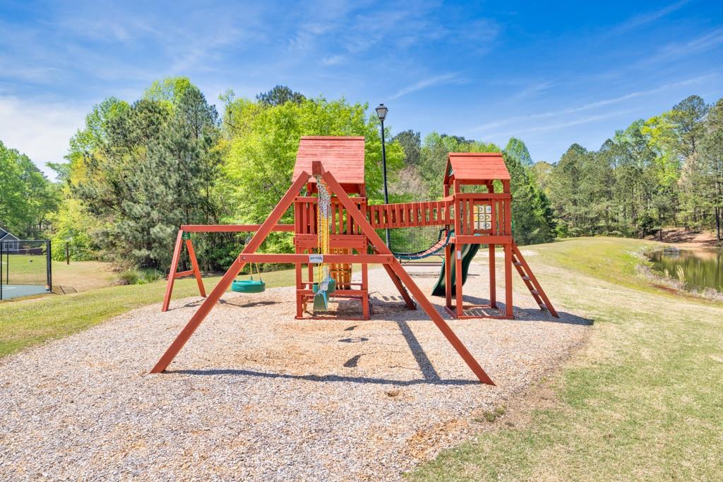 2410 Emerald Drive, Loganville, Georgia image 12
