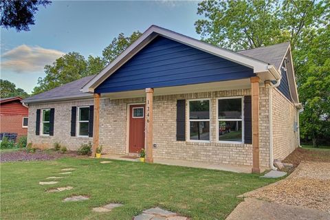 1246 Bell Avenue East Point GA 30344