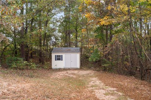 A home in Dacula