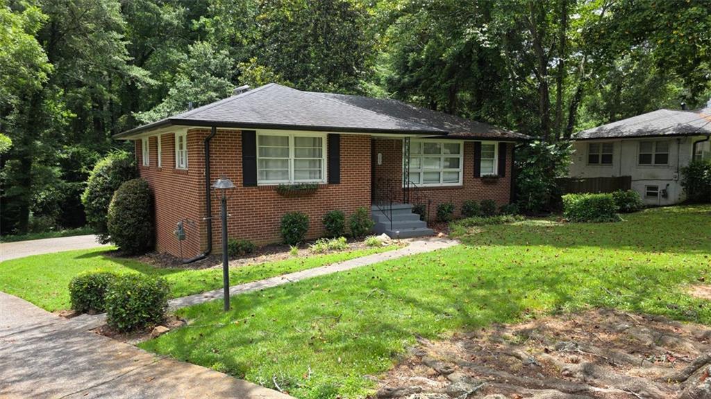 305 BROOKWOOD Drive SW