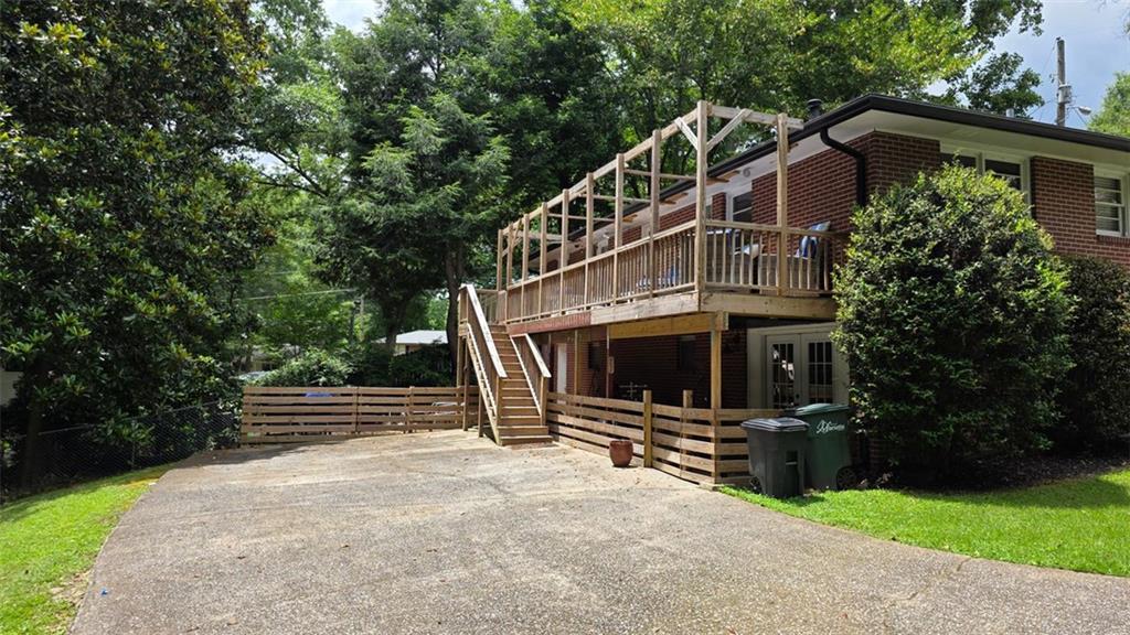 305 BROOKWOOD Drive SW