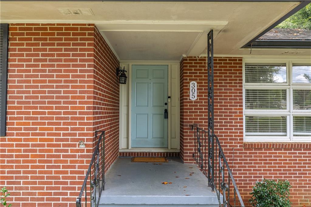 305 BROOKWOOD Drive SW