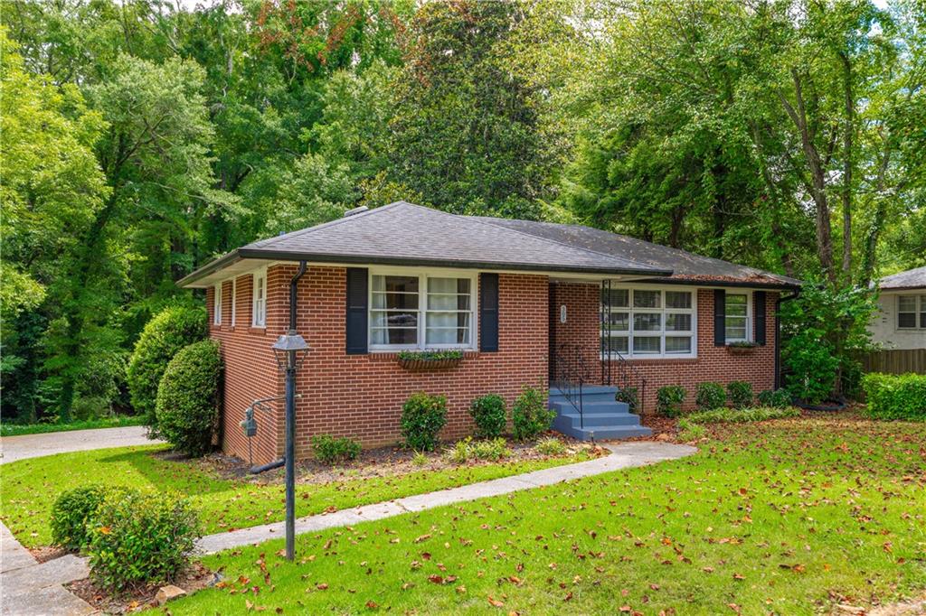 305 BROOKWOOD Drive SW