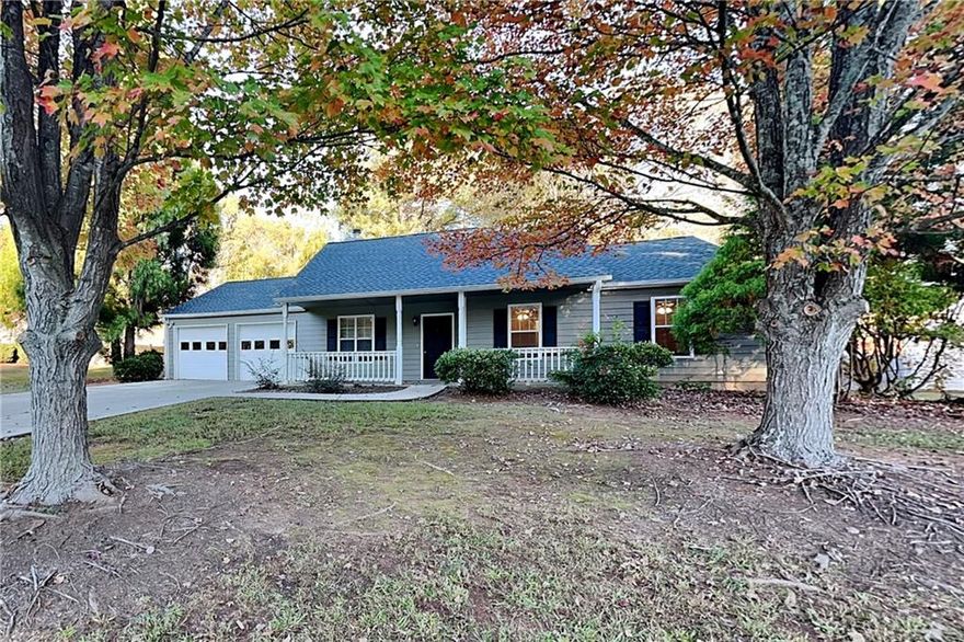 Charming 3 bed, 2 bath, 1,356 sq ft home in Dallas! Open kitchen concept with updated counters and a spacious living room. Primary suite with attached bathroom. Spacious backyard, great for gatherings! Pets accepted on a case by case basis. Additional admin fees apply. The Fireplace is decorative. Schedule your showing today! This home is as-is.
LEASE TERM:1-2 years

This home may be located within a Homeowners Association (HOA) community. If so, residents will be responsible for adhering to all HOA rules and regulations. Please contact your agent or landlord's agent for more information.