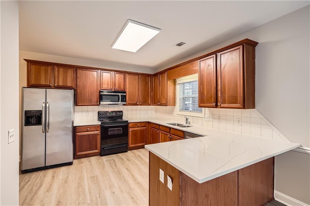 909 Pine Cove Drive, Lilburn, Georgia image 12