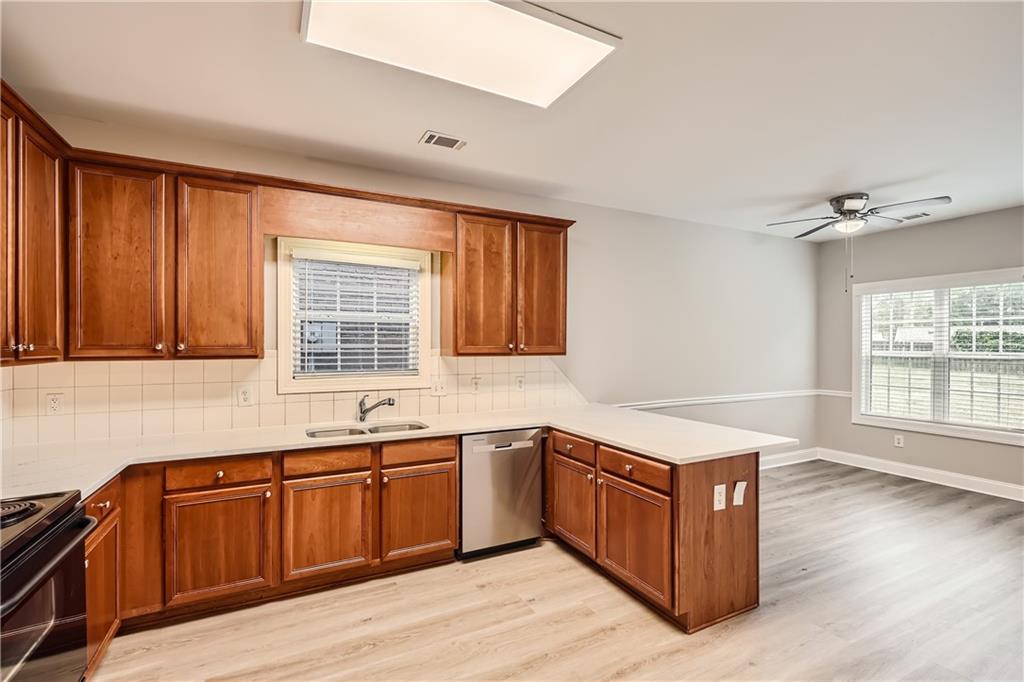 909 Pine Cove Drive, Lilburn, Georgia image 9
