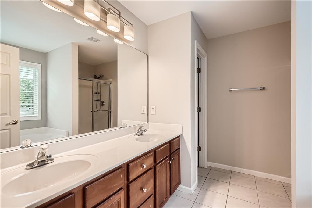 909 Pine Cove Drive, Lilburn, Georgia image 17