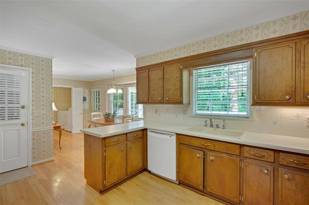 3999 Saint Clair Court, Brookhaven, Georgia image 10