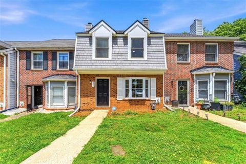 Townhouse For Sale - 3244 Hampton Court<br/> Smyrna, GA 30082