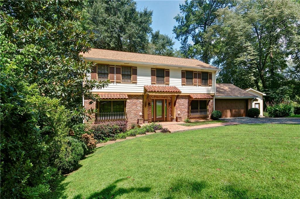3621 Wood Valley Court NE