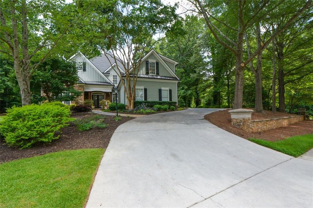 700 Broadlands Lane