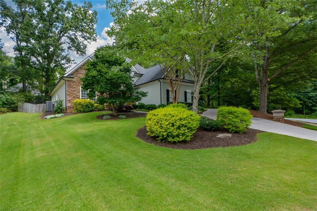 700 Broadlands Lane