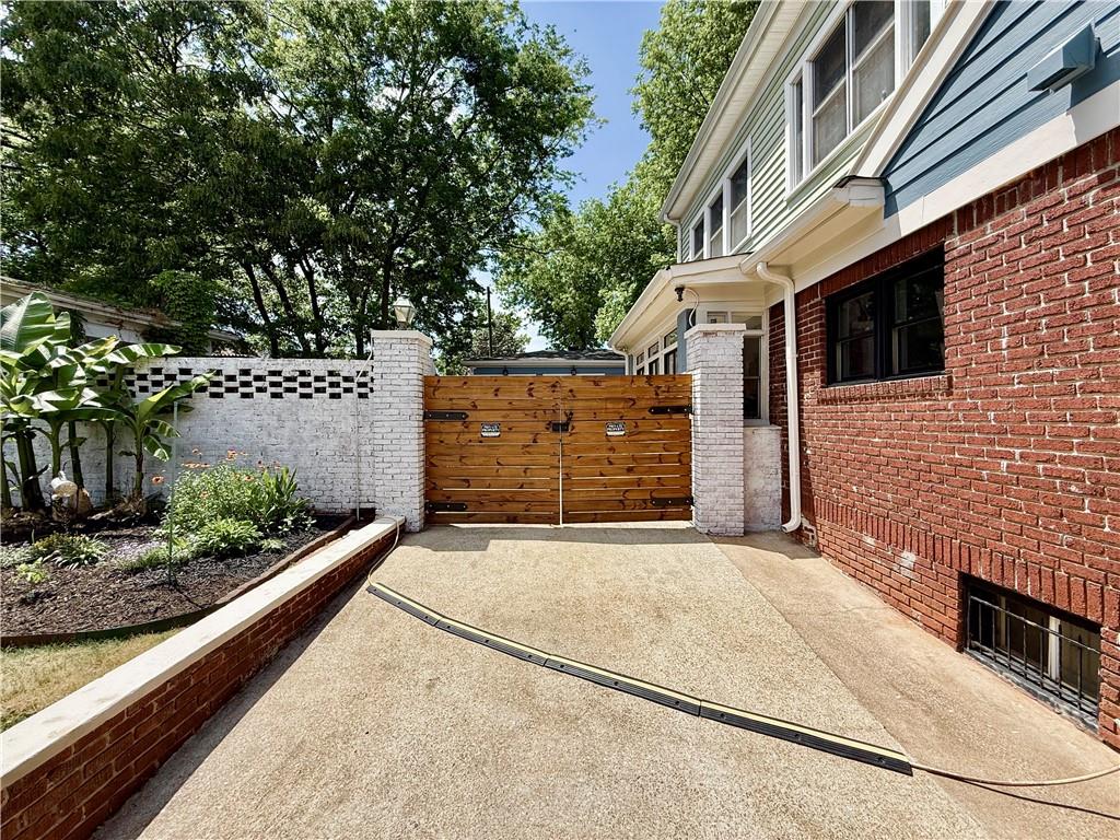 250 Sunset Avenue NW