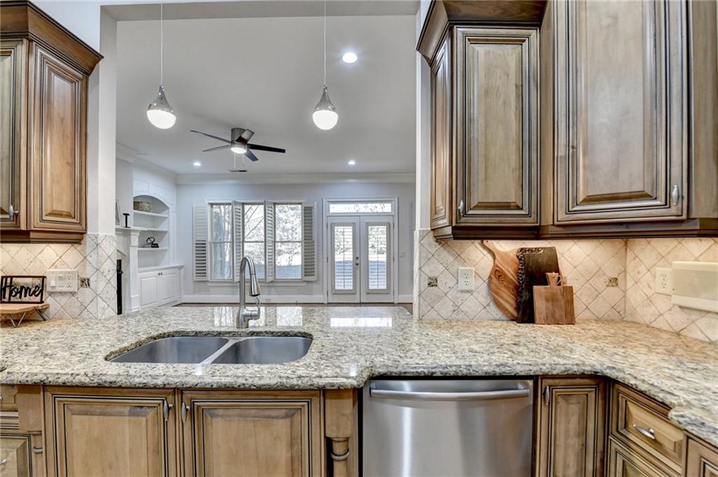 6288 Clapham Lane, Johns Creek, Georgia image 14