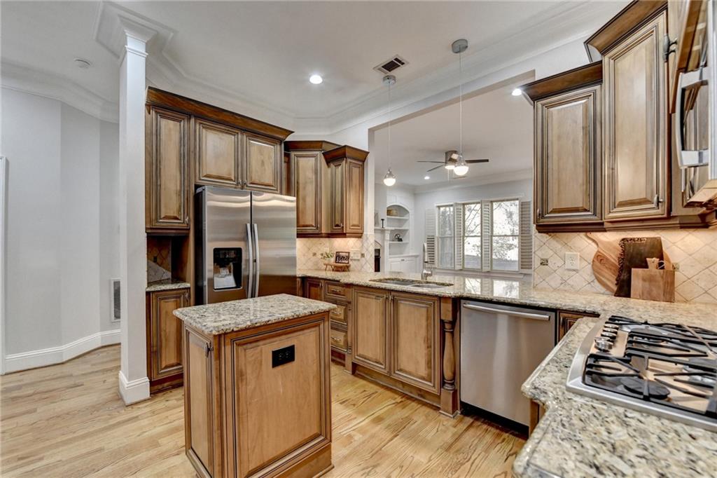 6288 Clapham Lane, Johns Creek, Georgia image 12