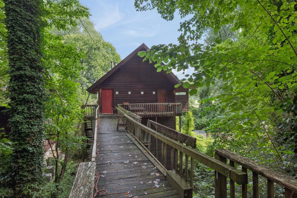 469 Overbrook Drive NW