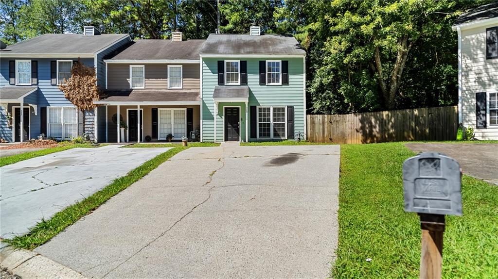 CALLING ALL INVESTORS!
Great income generator in the heart of Marietta in a desirable community, do not miss the opportunity to own this beautiful two-stoy 2 bed, 2.5 bath,
just a few miles away from the Marietta Squre!
This well maintained home is a rare find AND MOVE IN READY, boasting an array of attractive features that make it a truly special place to call home.
Situated on a cul-de-sac lot, this townhome is an end unit, providing additional privacy and tranquility. Best of all, there are no HOA fees, which means you can enjoy your property with the freedom to make it your own. Don't miss out on the opportunity to call this one home!