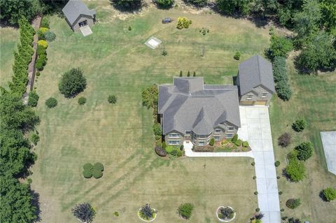 A home in Dacula