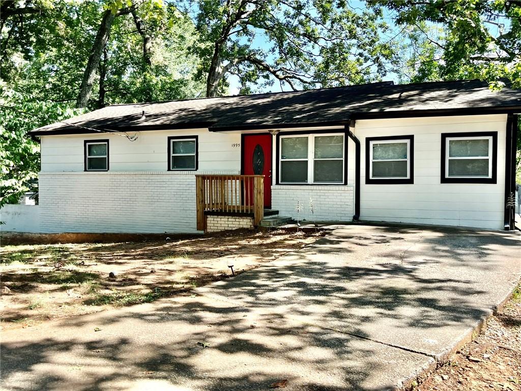 Don't miss this charming and versatile ranch-style home located in a quiet cul-de-sac just minutes from shopping, dining, schools, and major highways. This 3-bedroom, 2-bath home offers comfortable main-level living with income-producing potential in the full basement, which includes its own separate driveway and private entrance—perfect for a rental, in-law suite, or home office setup.
The main level features an inviting layout with updated finishes, including granite countertops, stainless steel appliances, and spacious living areas. Enjoy the convenience of a detached 2-car garage, ideal for extra storage or workshop space.
Whether you're a first-time buyer, downsizing, or seeking a home with rental potential, this property offers flexibility and a prime location.