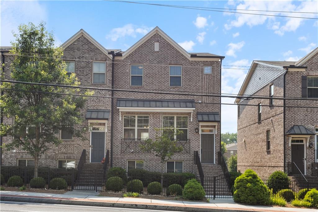 Bright, Stylish & End-Unit Convenience
Welcome to this 3-sided brick END-UNIT townhome in a sought-after community, where classic charm meets modern ease. Inside, enjoy a bright open layout with hardwood floors, a spacious dining area, and a sleek kitchen with stainless steel appliances, granite island, and tons of cabinet space—perfect for cooking and hosting.
The main level features a cozy living room with a fireplace and a guest powder room. Upstairs, you’ll love the oversized, upgraded master closet. Need a private guest suite or home office? The terrace-level 4th bedroom has a full bath and generous closet space.
Community amenities include a charming outdoor fireplace, grilling area, and guest parking. Just minutes from Brookhaven, Buckhead, Emory, and MARTA—with quick access to I-85 for easy commuting.