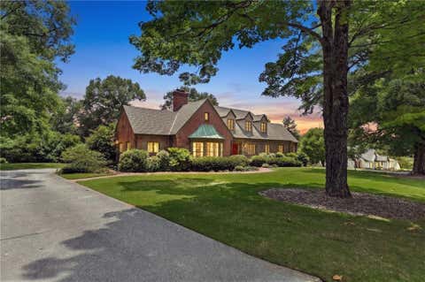 Homes For Sale - 511 Dixon Drive<br/> Gainesville, GA 30501
