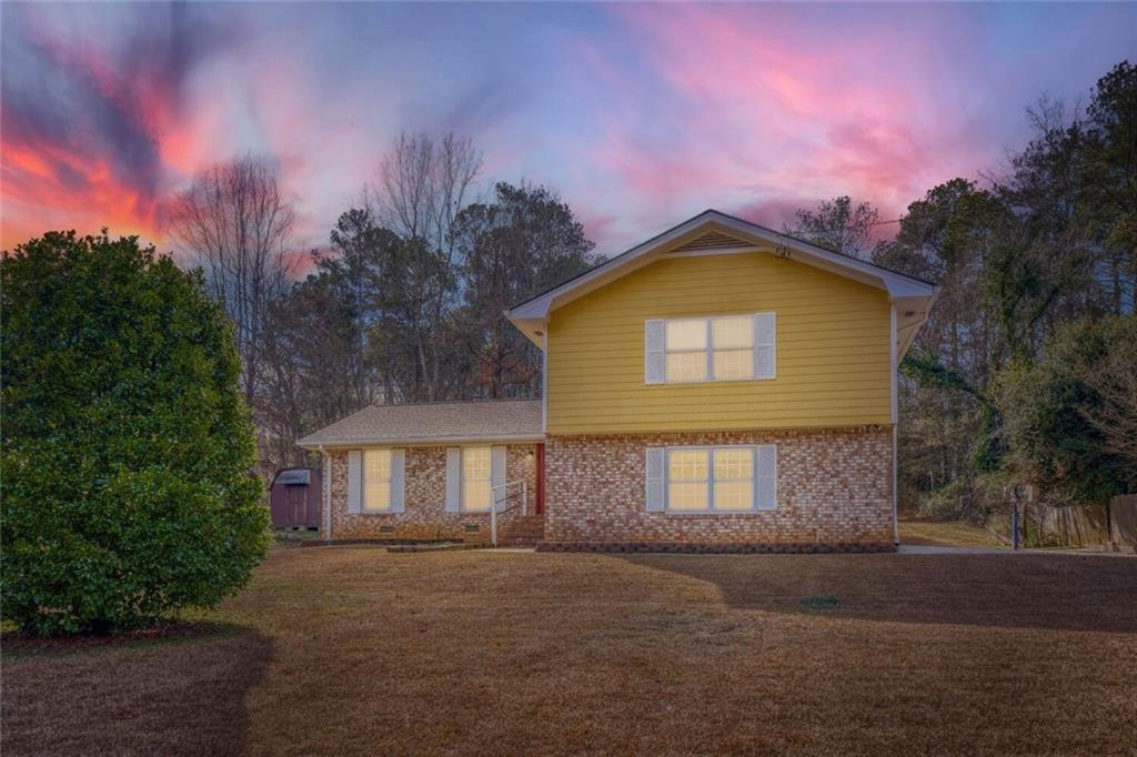 2201 Colonial Oak Way