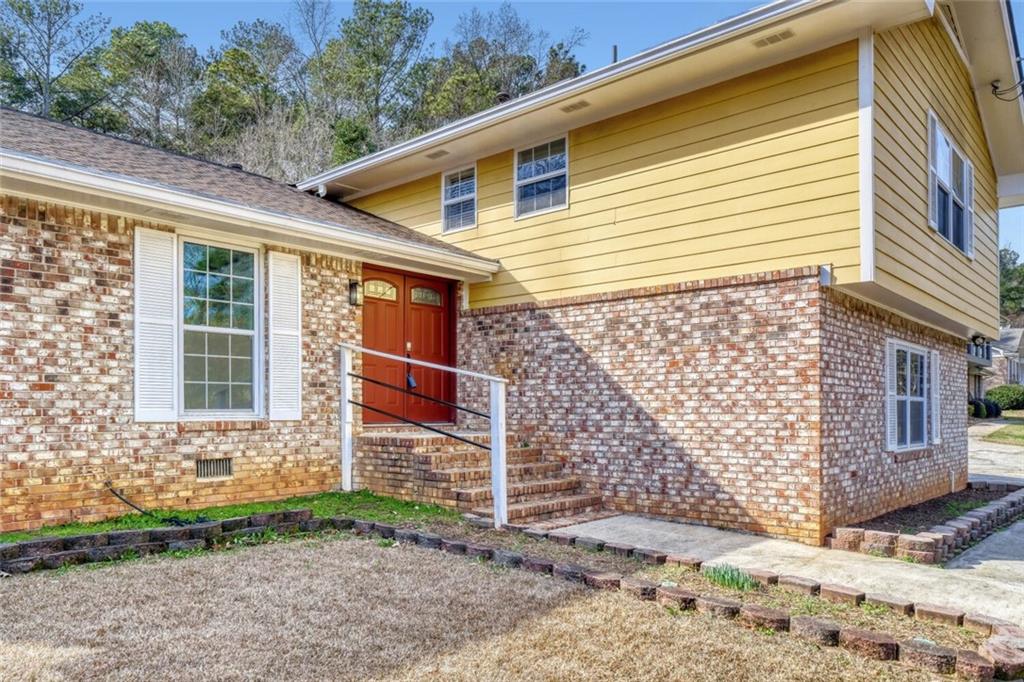 2201 Colonial Oak Way