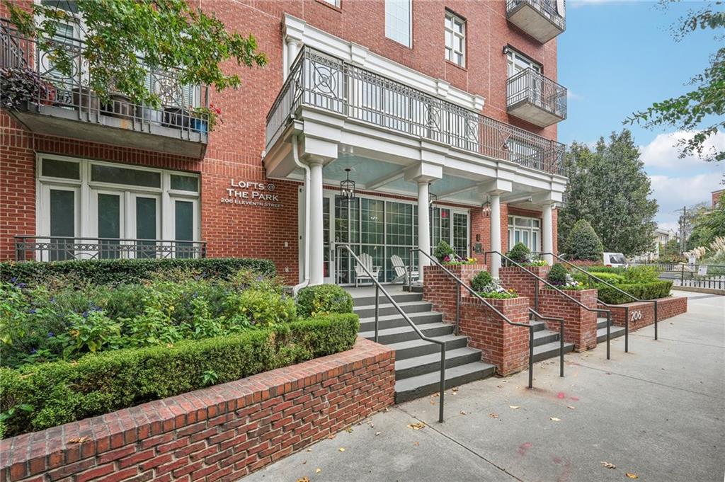 206 NE 11th Street NE PH703