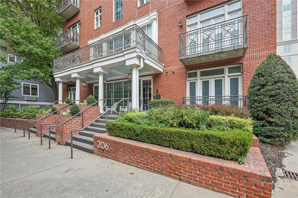 206 NE 11th Street NE PH703
