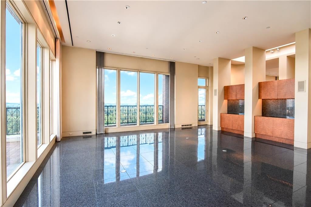 2724 Peachtree Road NW Upper Penthouse