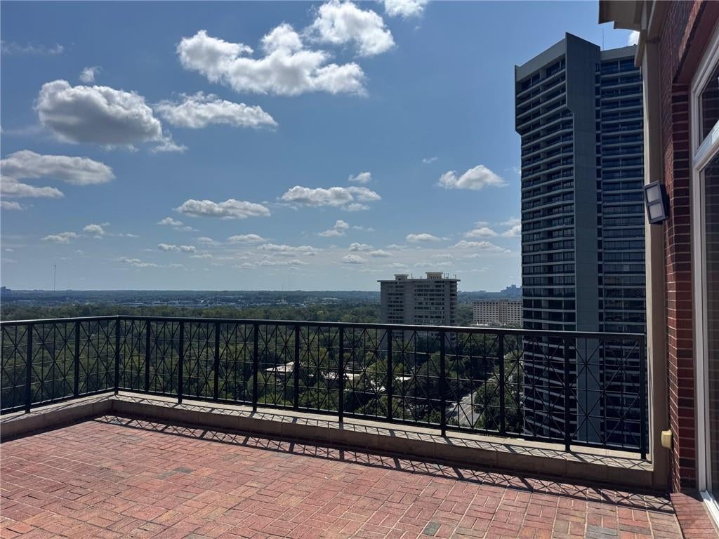 2724 Peachtree Road NW Upper Penthouse