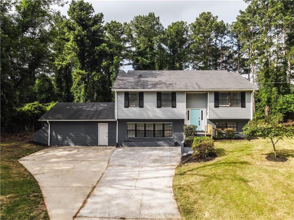 Photo 1 of 34 — 992 Brighton Drive, Lawrenceville, GA 30043