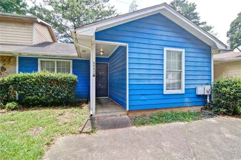 Townhouse For Sale - 5653 Waterford Court<br/> Morrow, GA 30260
