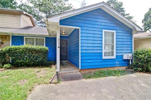 Townhouse For Sale - 5653 Waterford Court<br/> Clayton County, Morrow, GA 30260