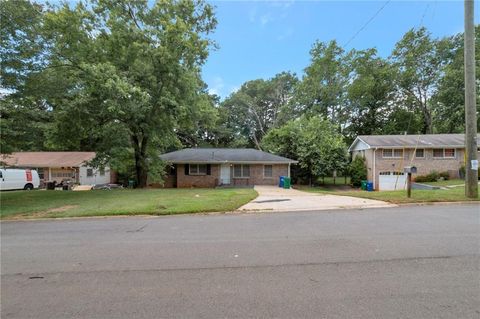 Photo of 904 Pine Roc Drive, Stone Mountain, GA 30083 (MLS # 7620912)