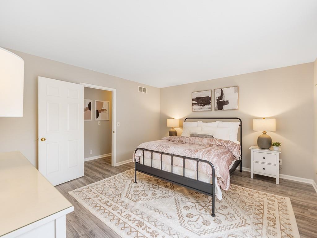 Saint Charles Square - Residential