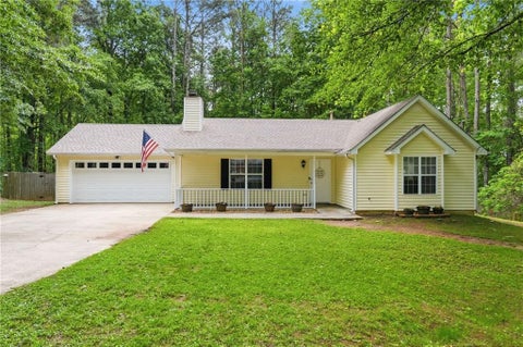 Homes For Sale - 40 Yeager Court<br/> Newnan, GA 30265