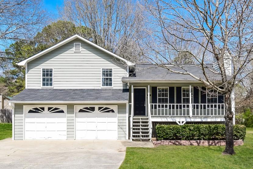This well-maintained 3-bedroom, 2-bath split-level residence in Lithia Springs offers a comfortable haven for the homeowner or a promising investment opportunity. The spacious 1608 sq. ft. layout features a bright living area, perfect for entertaining. This property sits in a desirable Lithia Springs location, placing you close to numerous shops, restaurants, and entertainment options. Enjoy easy access to major highways for exploring the vibrant Atlanta area.