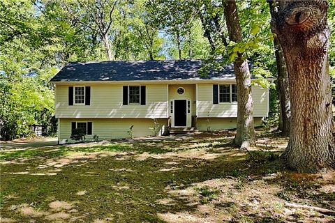 Photo of 2693 Raven Trail NE, Marietta, GA 30066 (MLS # 7756912)