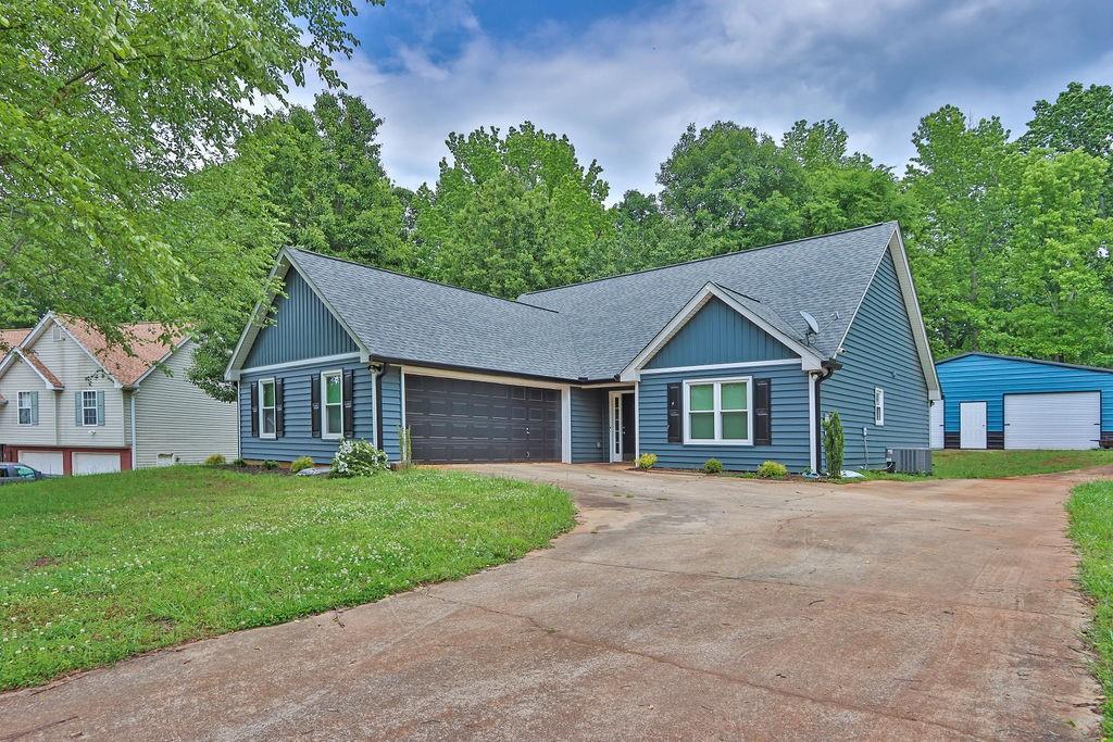5166 Huntingford Drive, Gainesville, Georgia image 2