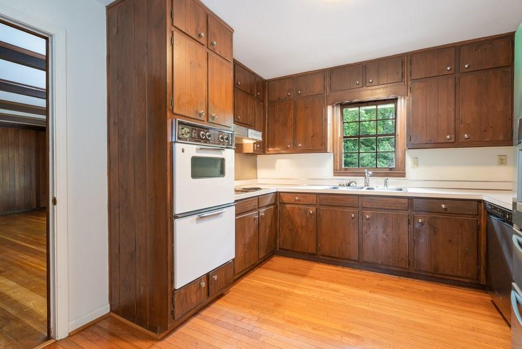 3916 Ridgewood Drive, Smyrna, Georgia image 11