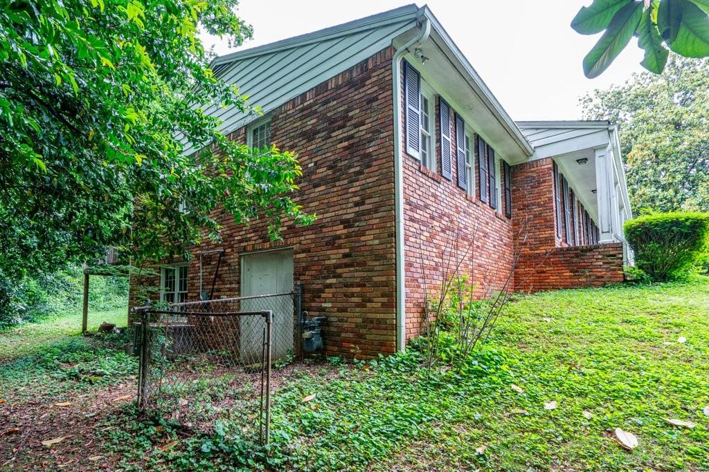 3916 Ridgewood Drive SE
