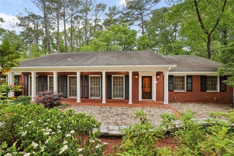 Homes For Sale - 2898 Sequoyah Drive<br/> Atlanta, GA 30327