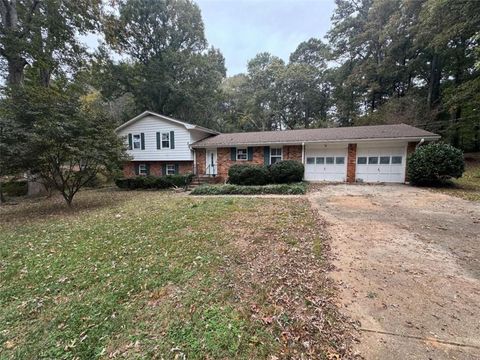 Homes For Sale - 2153 Kings Forest Drive<br/> Conyers, GA 30013