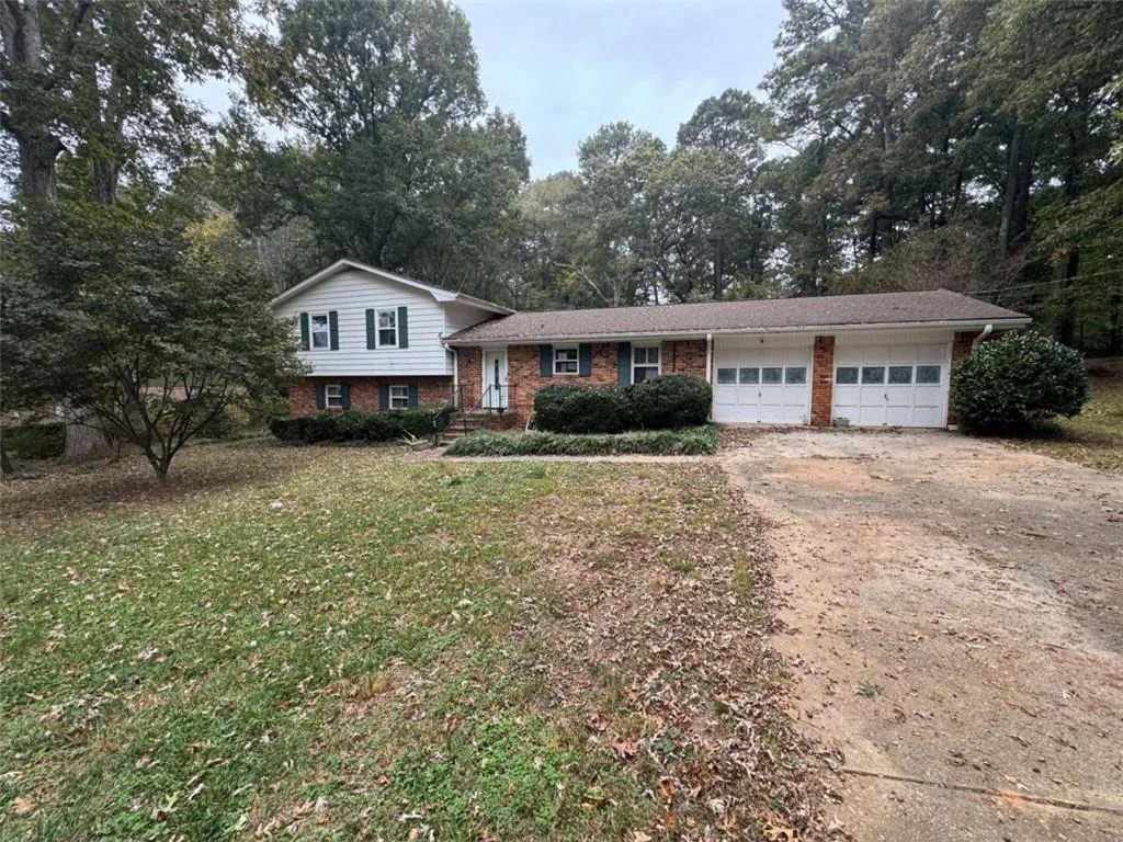 2153 Kings Forest Drive