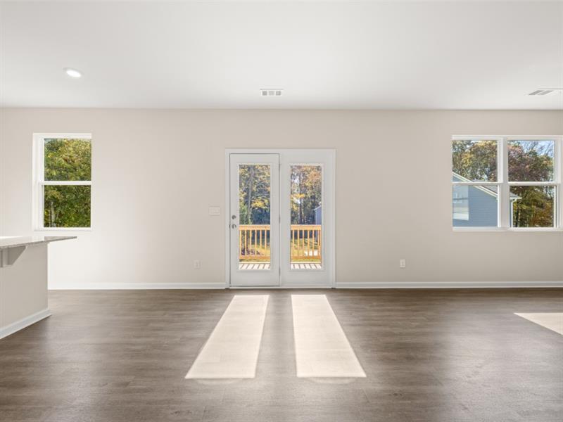 8197 Bluewater Drive, Fairburn, Georgia image 7