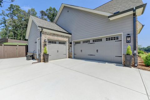 A home in Hoschton