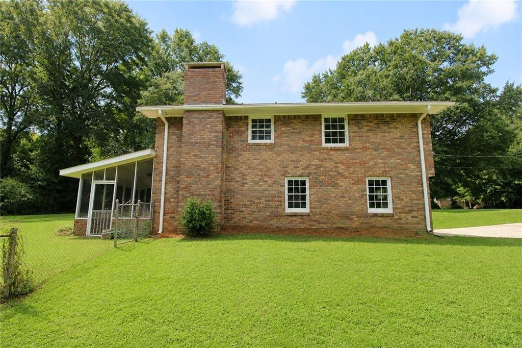 703 Foxcroft Trail SE