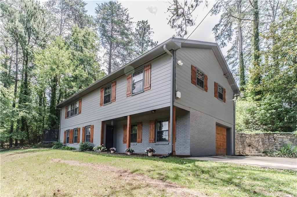 302 E Valley Road NE