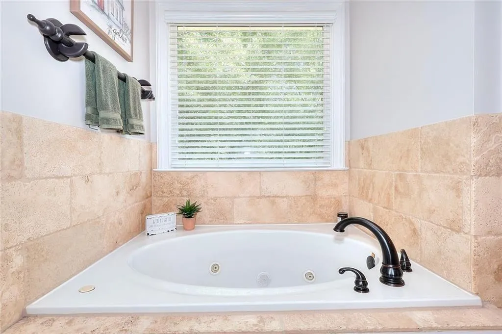 Loganville, Georgia 30052, United States, 5 Bedrooms Bedrooms, ,4 BathroomsBathrooms,Residential,Active,135623